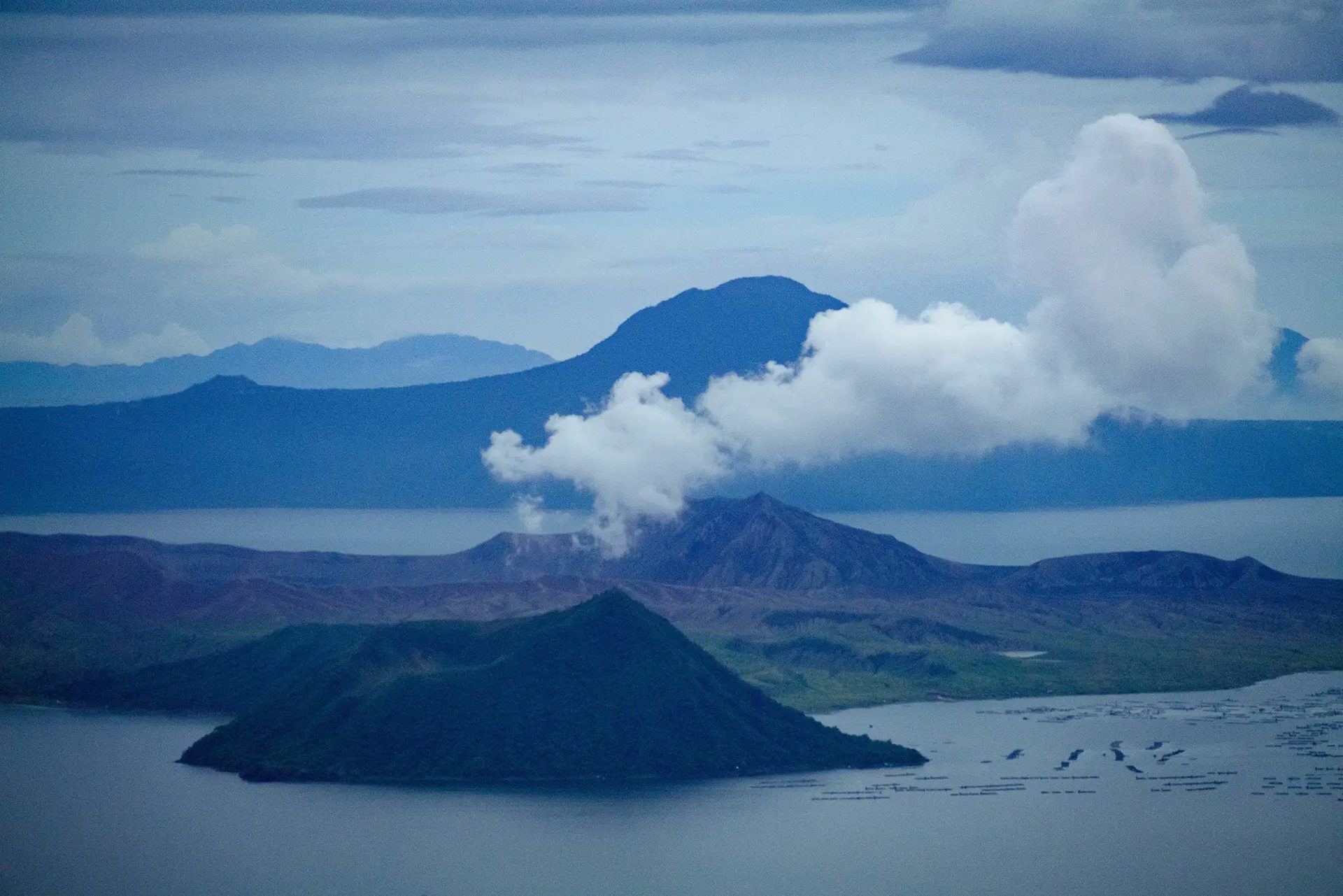 Natural landscape, Atmospheric phenomenon, Cloud, Water, Sky, Mountain, Azure, Highland, Lake